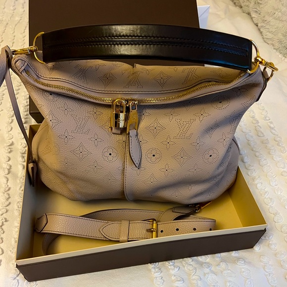 Louis Vuitton multi-way leather bag. - Picture 2 of 11